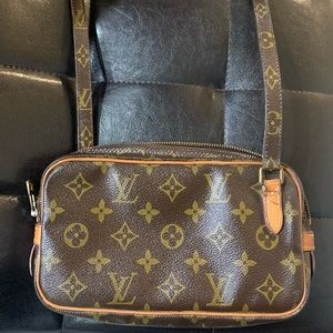 Vintage Crossbody ✨